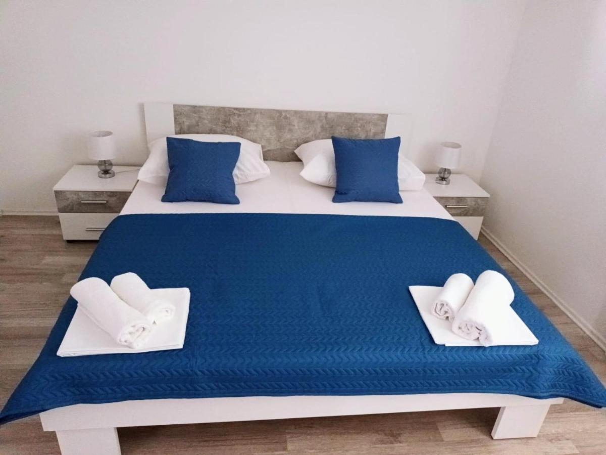 Apartment None Makarska Bagian luar foto