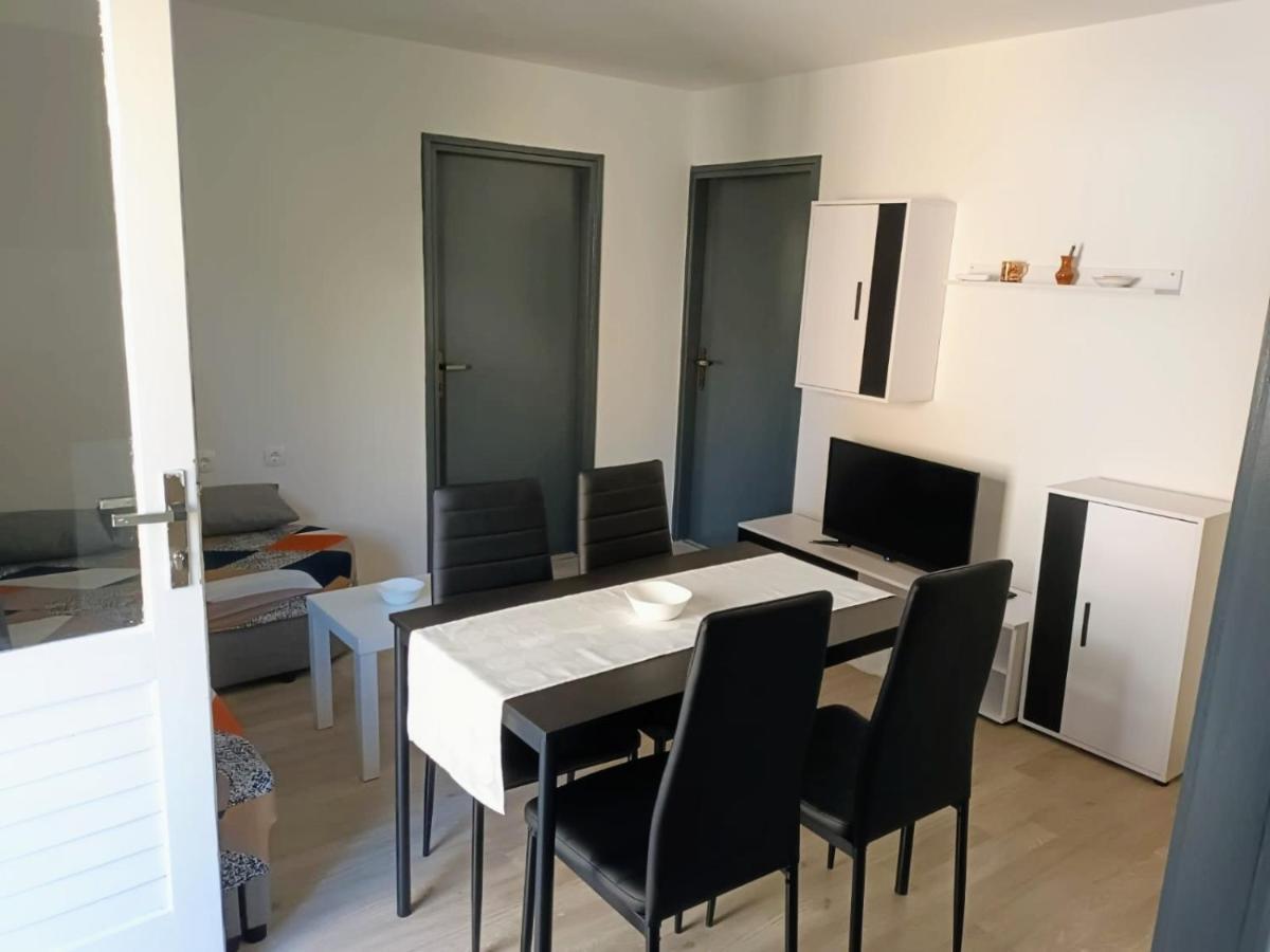 Apartment None Makarska Bagian luar foto