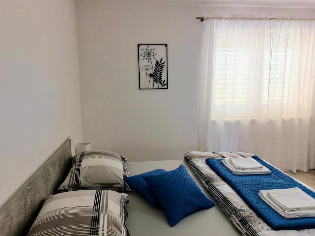 Apartment None Makarska Bagian luar foto