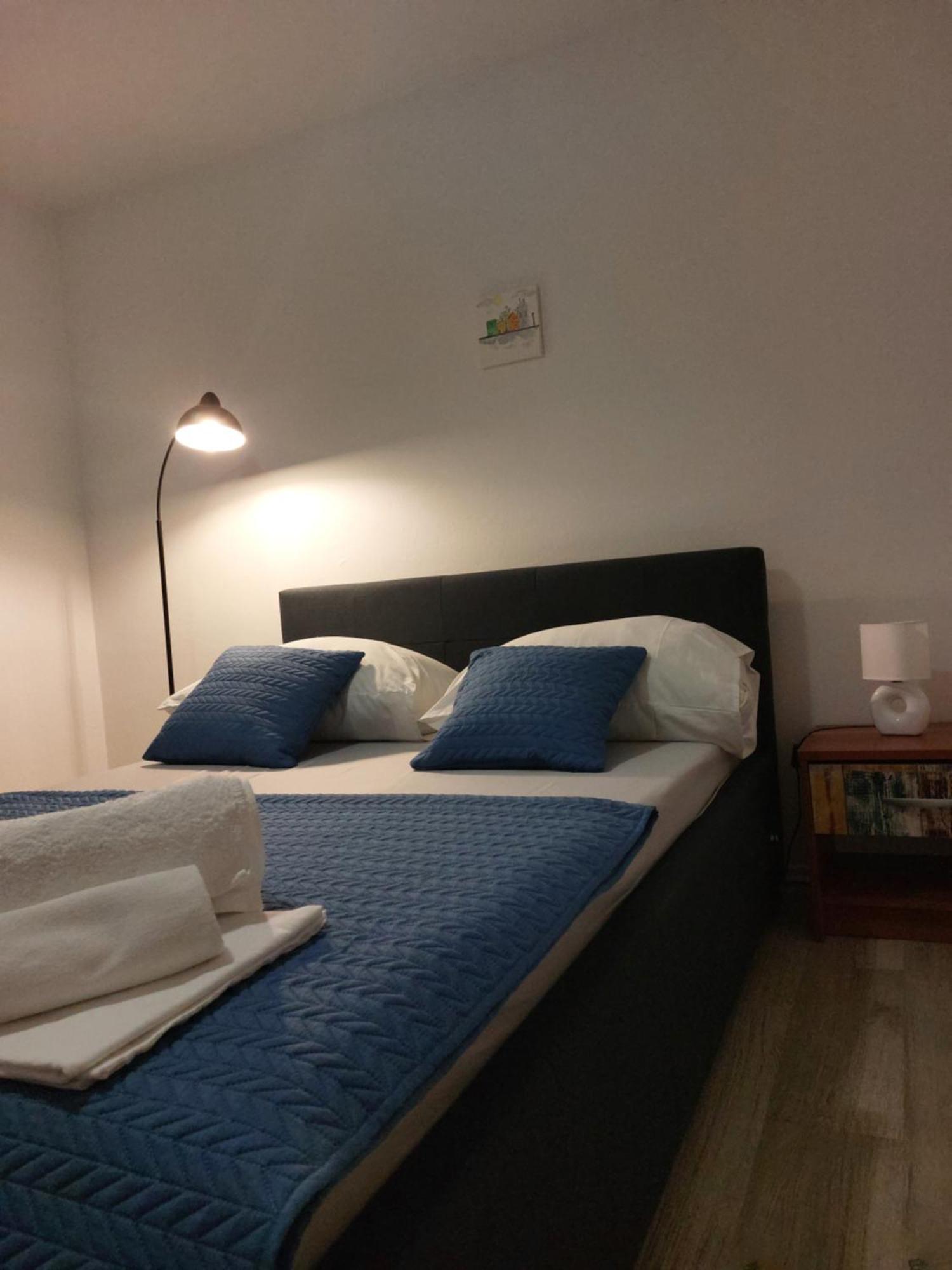 Apartment None Makarska Bagian luar foto